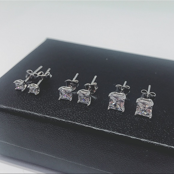 Sterling Silver 925. Simulate Diamond Stud Earring. - Picture 10 of 13